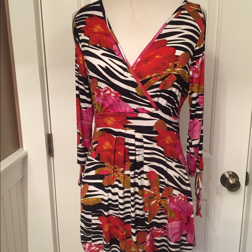 BOSTON PROPER TOP COLD SHOULDER 3/4 SLEEVE V-NECK BLACK WHITE RED FLORAL Size XS